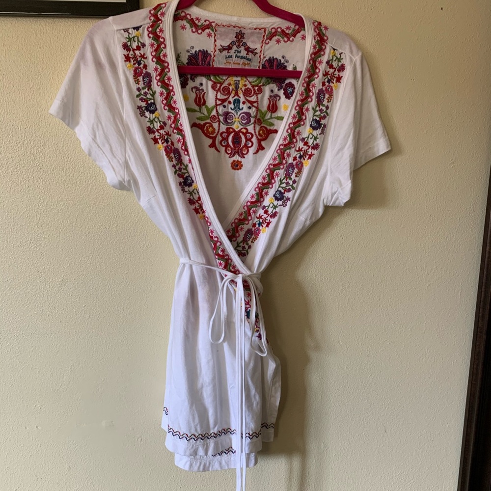 Cotton wrap embroidered tee